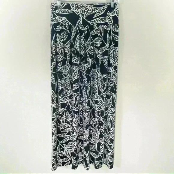 Coldwater Creek black skirt with cream print - Picture 4 of 4